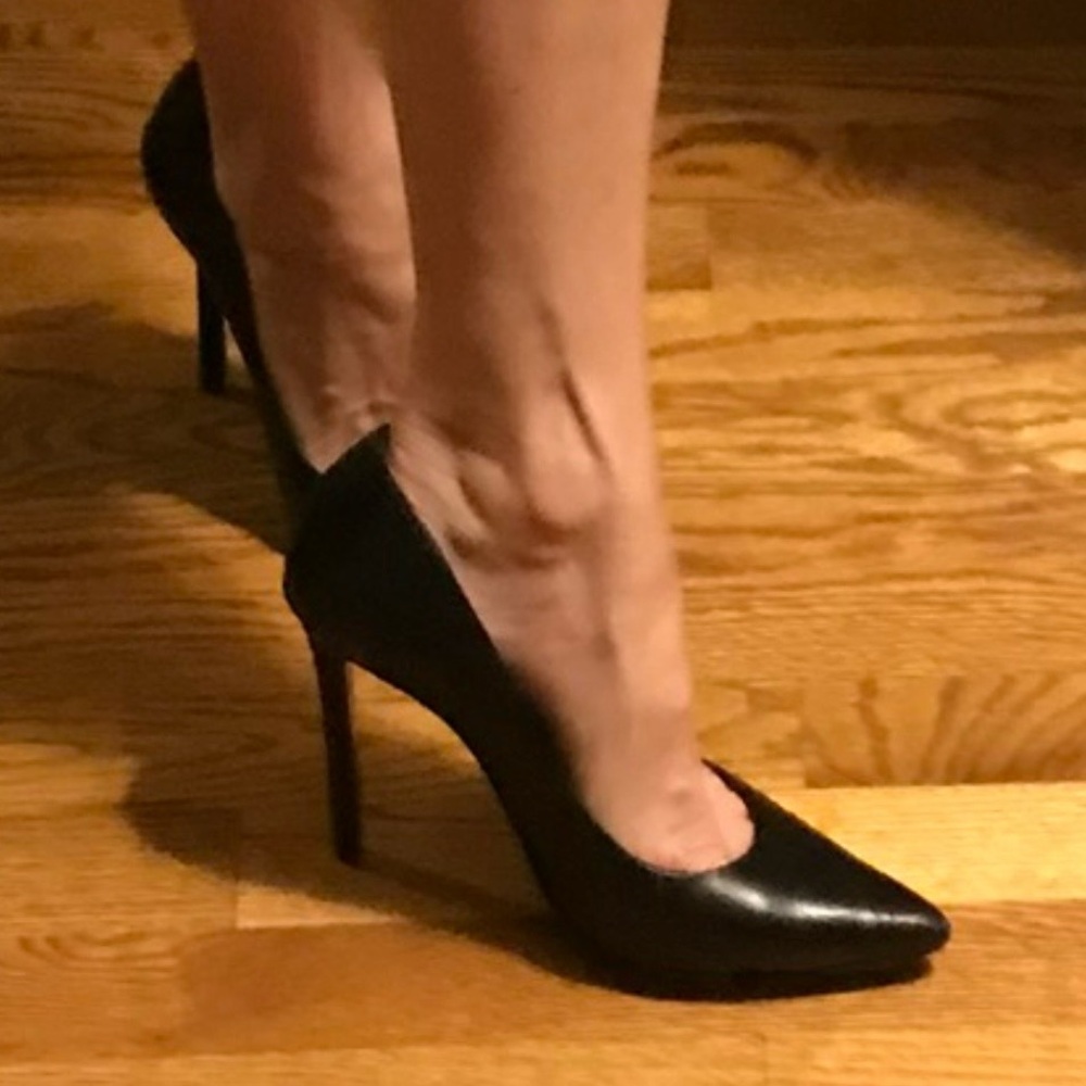 SCHUTZ Gilberta Black Pointed-Toe Leather Pumps